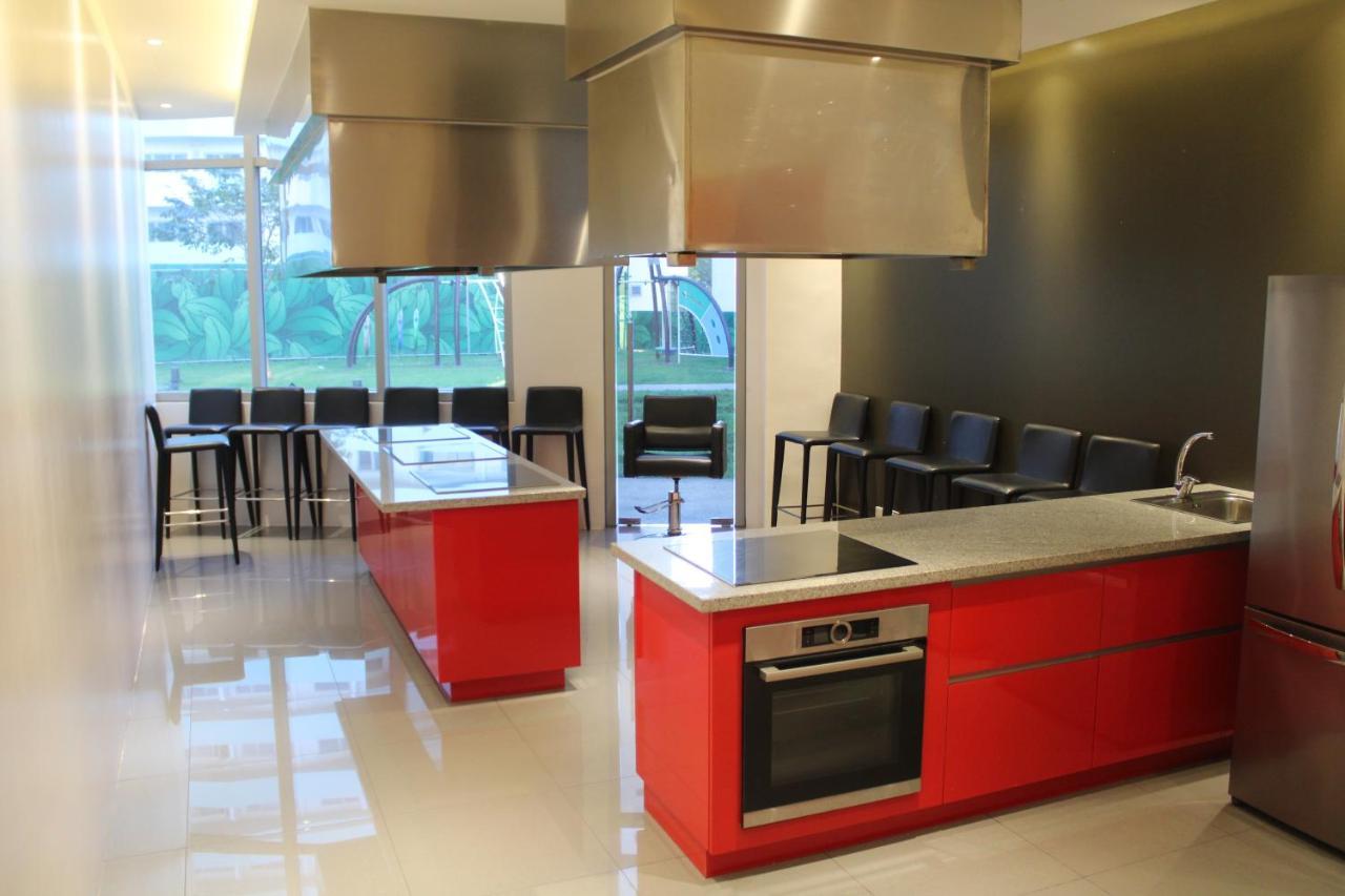 A2j Huge Modern Luxury 2br Balcony Near Ever Gotesco * Manila