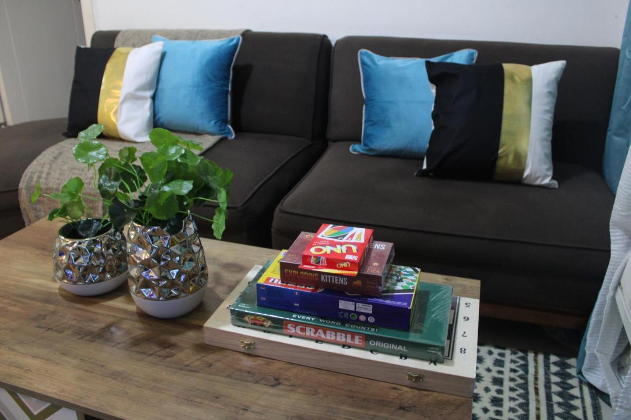 A2j Huge Modern Luxury 2br Balcony Near Ever Gotesco *