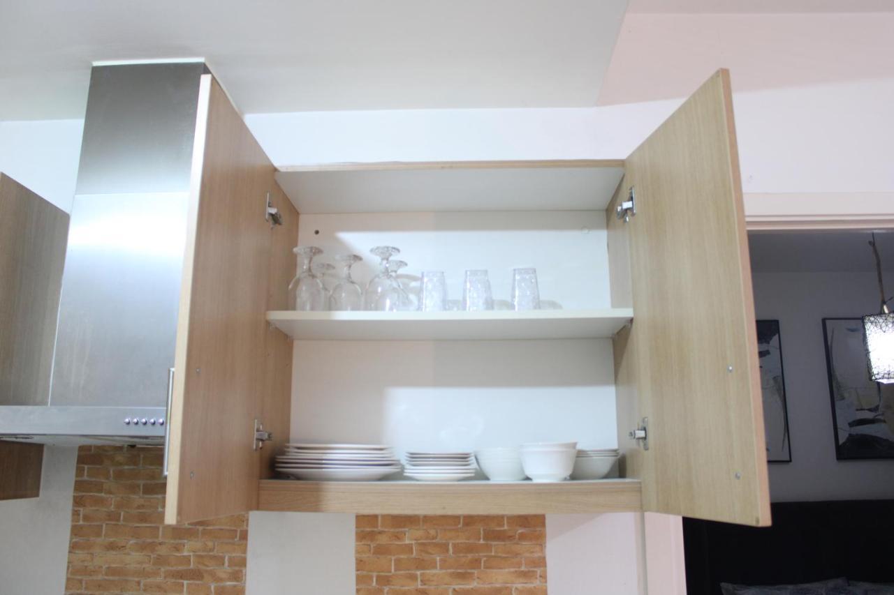 A2j Huge Modern Luxury 2br Balcony Near Ever Gotesco Manila