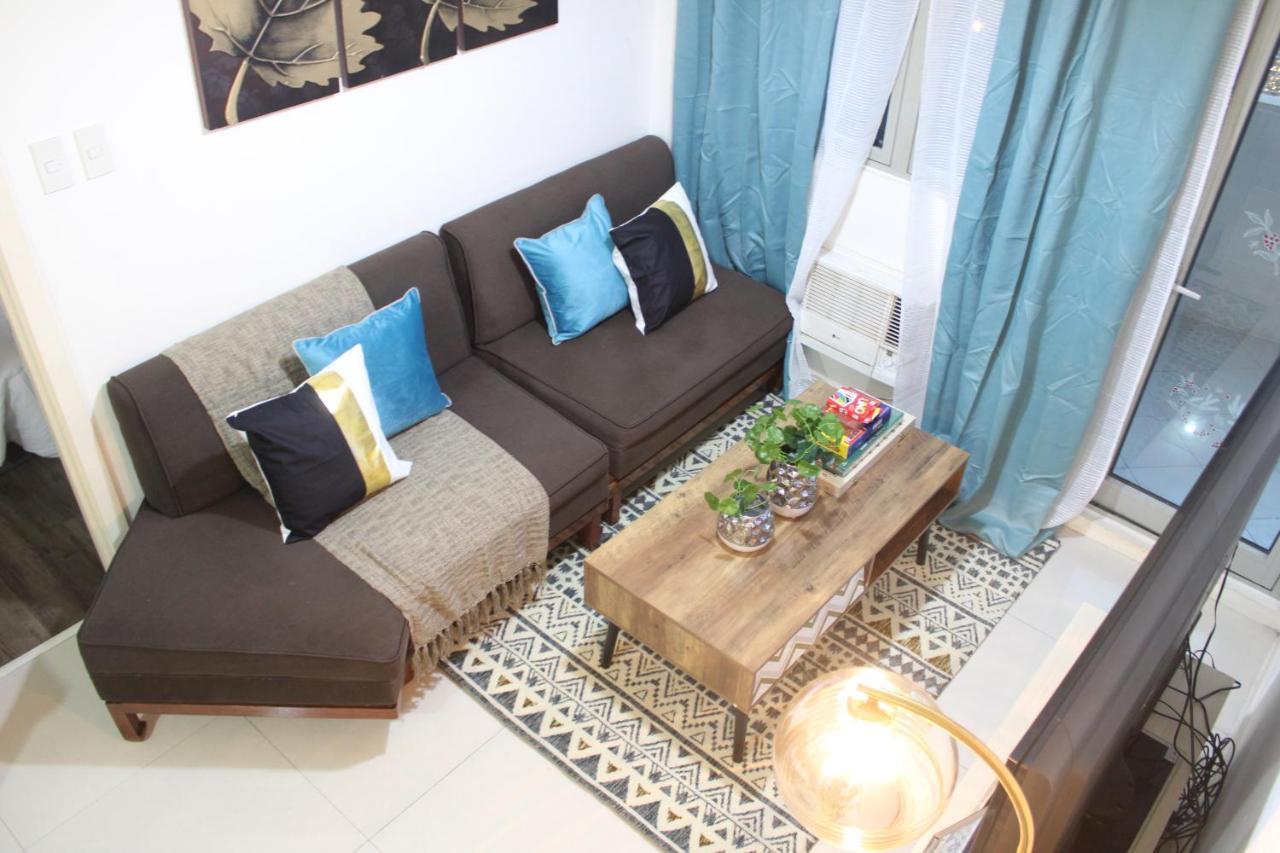 A2j Huge Modern Luxury 2br Balcony Near Ever Gotesco Apartment Manila