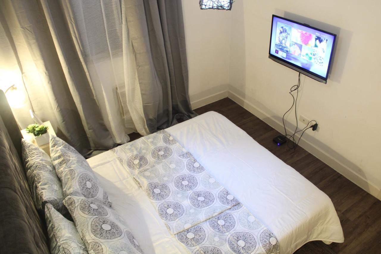 A2j Huge Modern Luxury 2br Balcony Near Ever Gotesco *