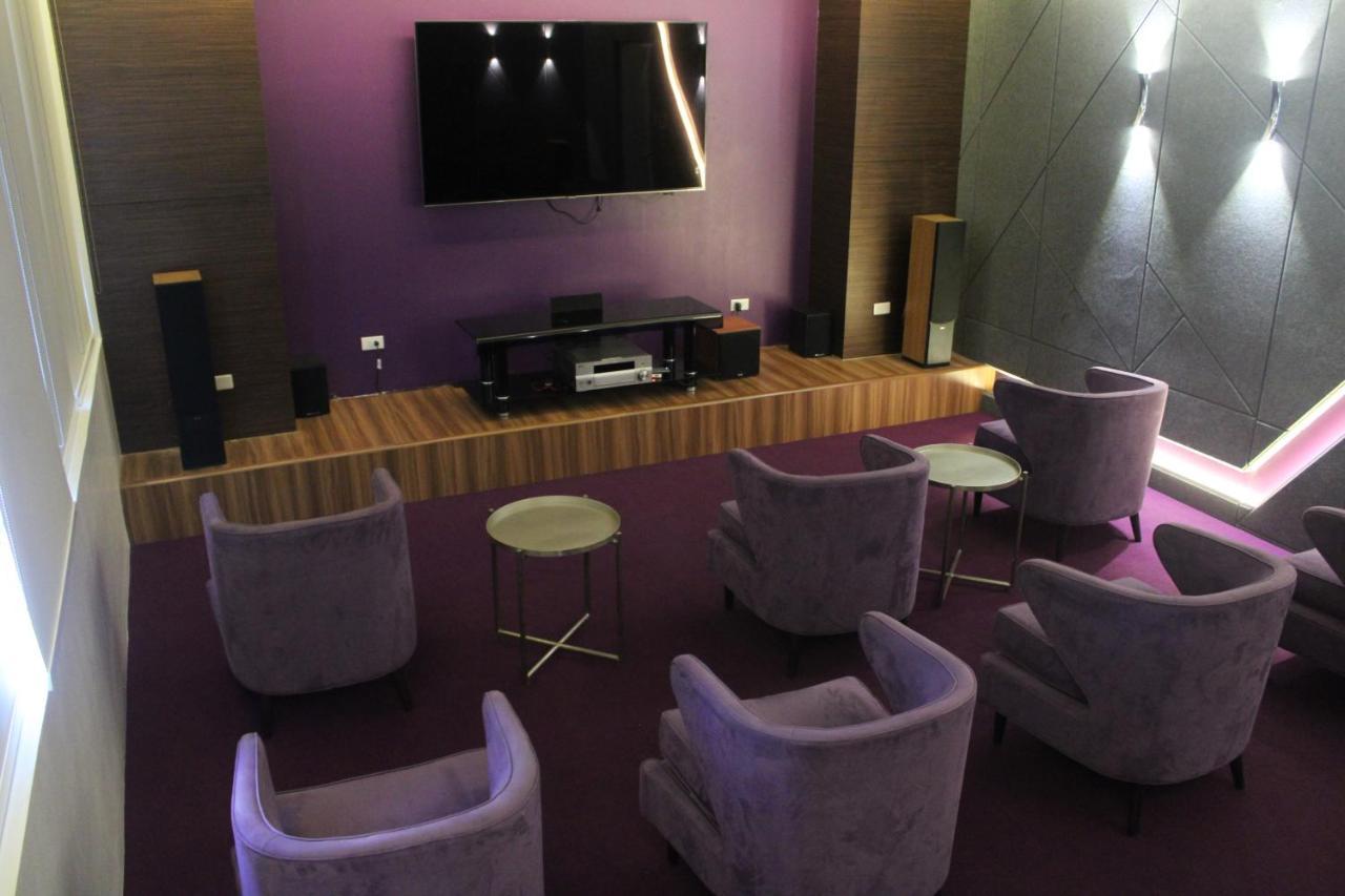 A2j Huge Modern Luxury 2br Balcony Near Ever Gotesco Manila