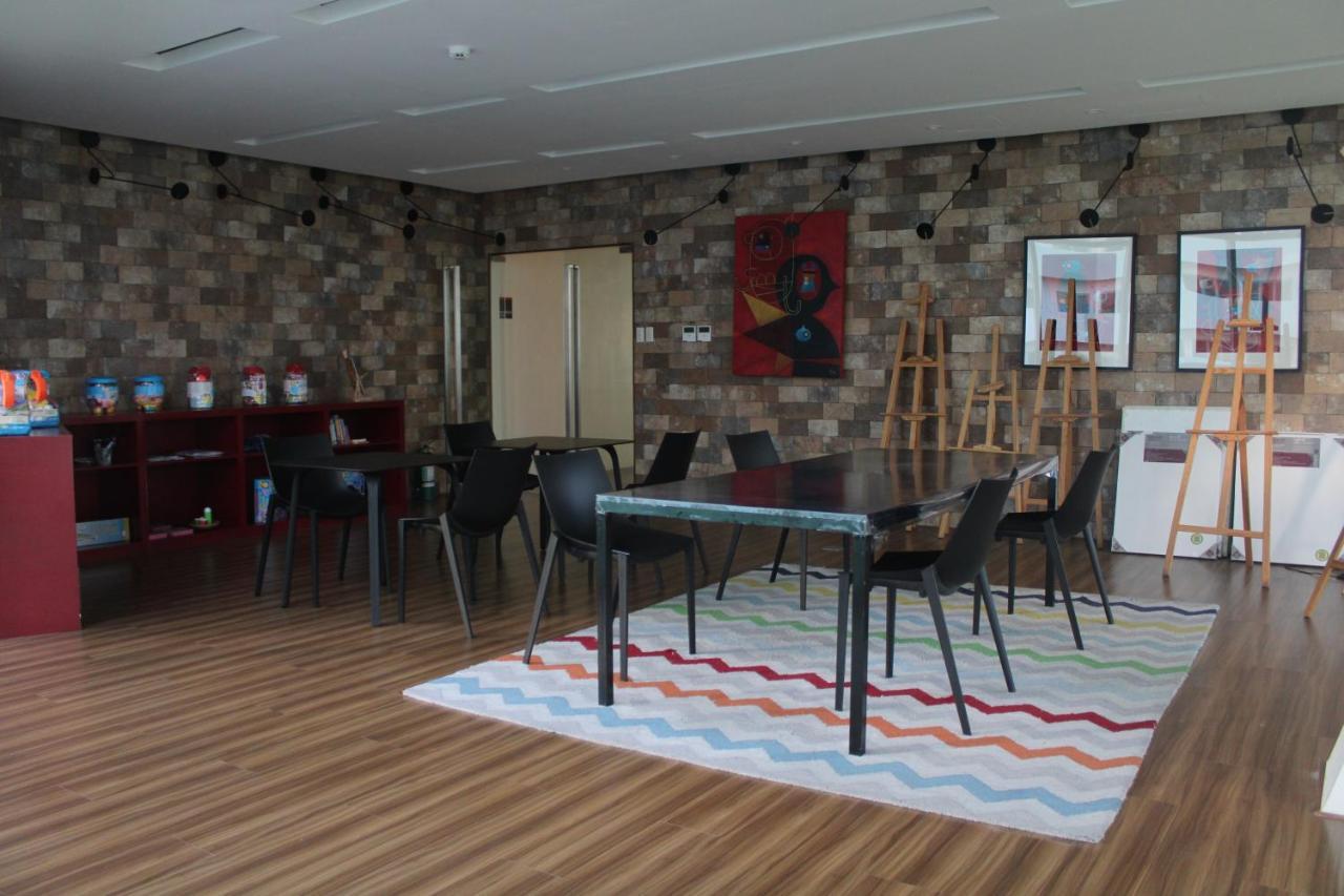 A2j Huge Modern Luxury 2br Balcony Near Ever Gotesco