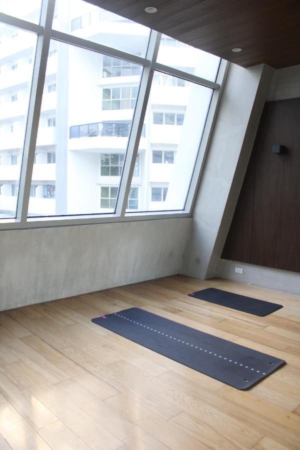 A2j Huge Modern Luxury 2br Balcony Near Ever Gotesco Apartment *