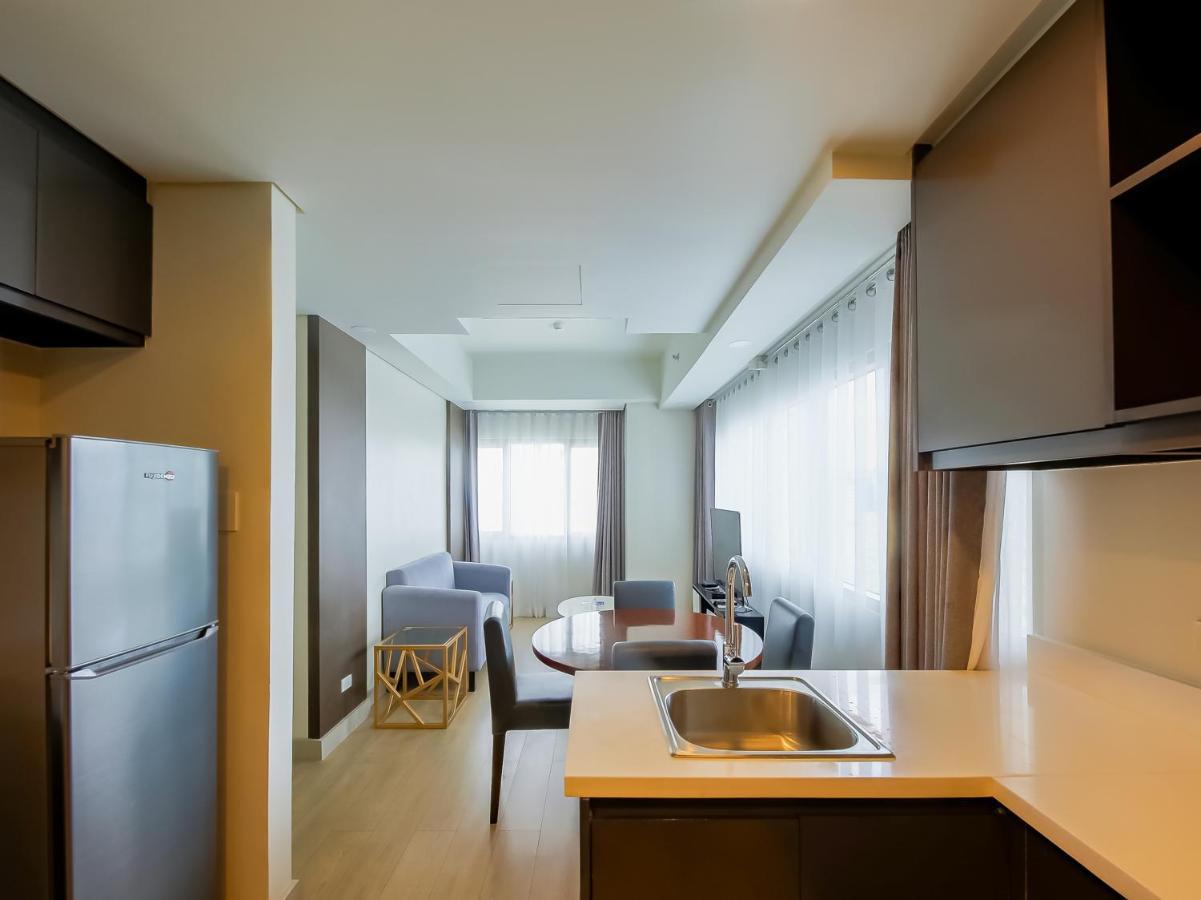 Capital O 804 The Residences At Bonifacio Civic Center Hotel 3*