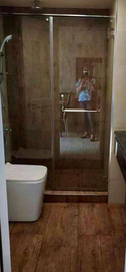 Makati Cbd 2 Bedroom Apartment *