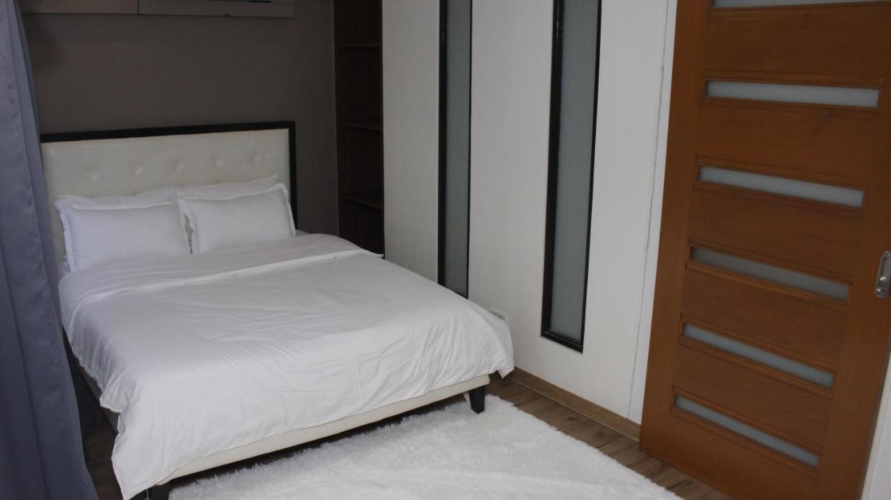 Apartment A2j Luxury Bgc 2br Loft Near Malls, Burgos Circle *