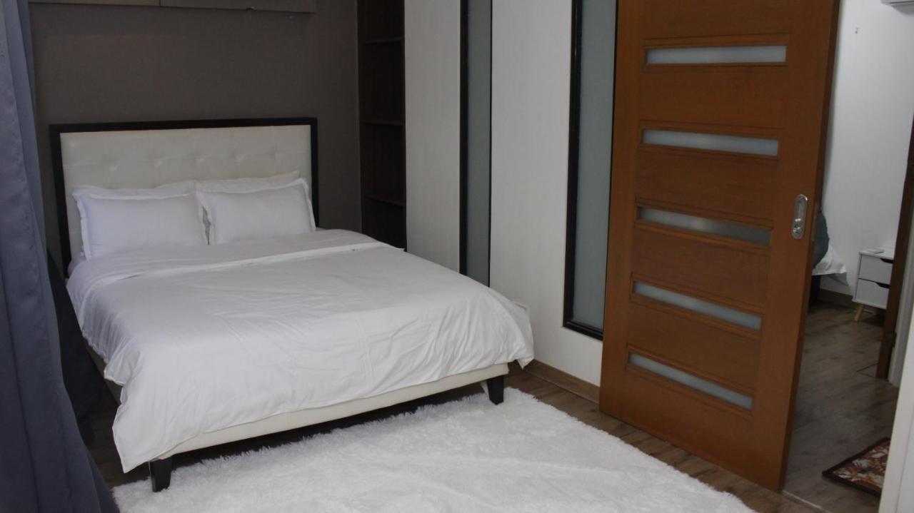 A2j Luxury Bgc 2br Loft Near Malls, Burgos Circle Manila
