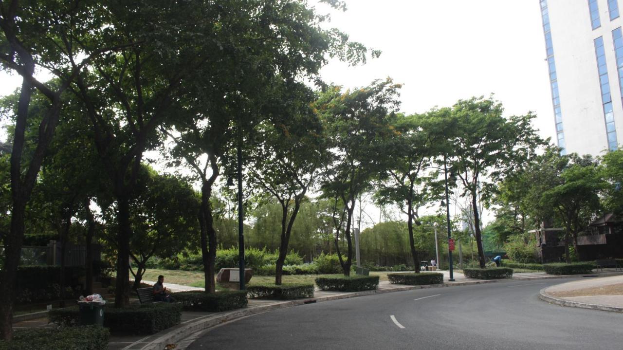 A2j Luxury Bgc 2br Loft Near Malls, Burgos Circle Apartment