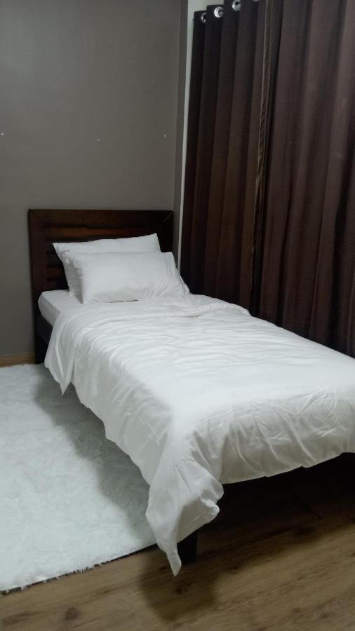 A2j Luxury Bgc 2br Loft Near Malls, Burgos Circle Apartment