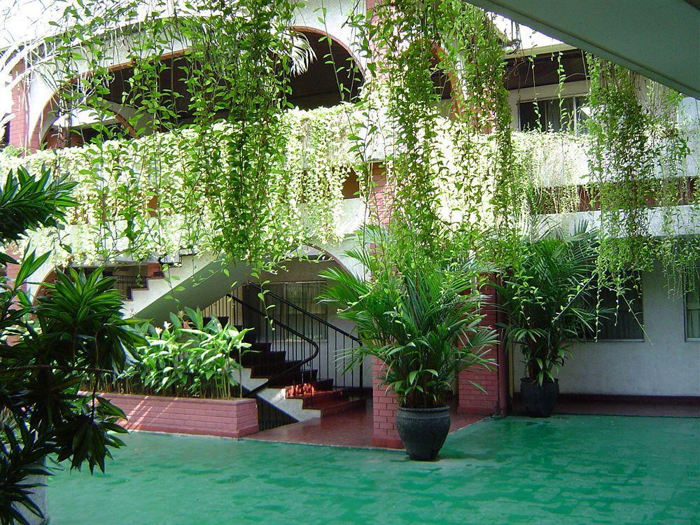 Broadway Court Apartelle 4th Street Apartment