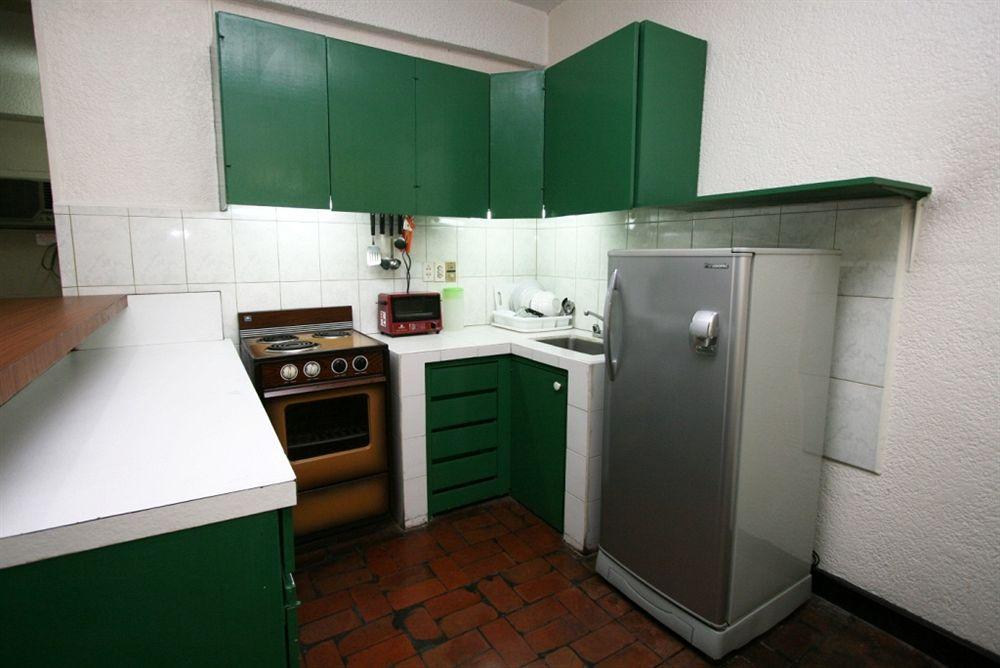 Broadway Court Apartelle 4th Street *