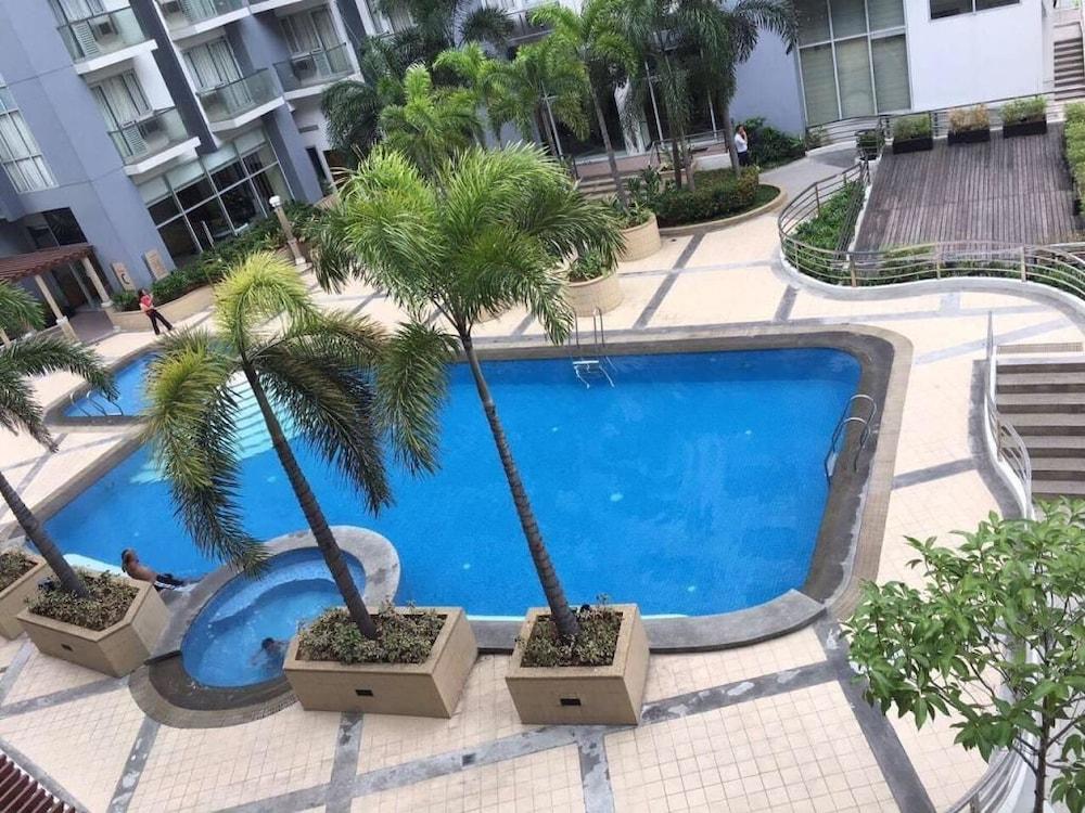 One Palm Tree * Manila