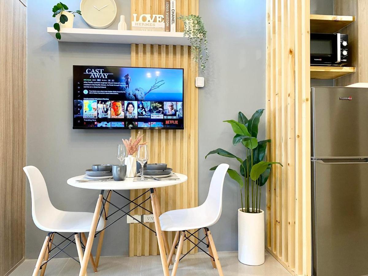 Will's Place @ Shore2 Residences Mall Of Apartment