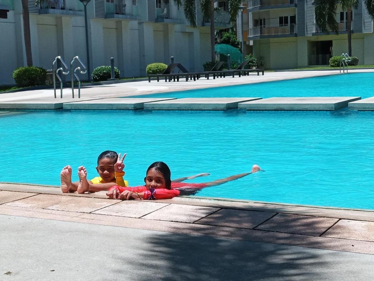 Apartment Lovely 2-br W/balcony In Sm-sucat, Paranaque Manila