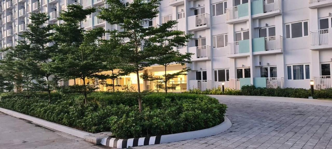 Lovely 2-br W/balcony In Sm-sucat, Paranaque * Manila