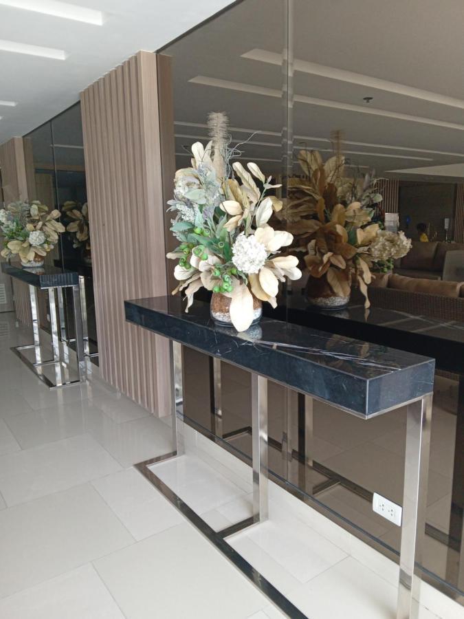 Apartment Lovely 2-br W/balcony In Sm-sucat, Paranaque Manila