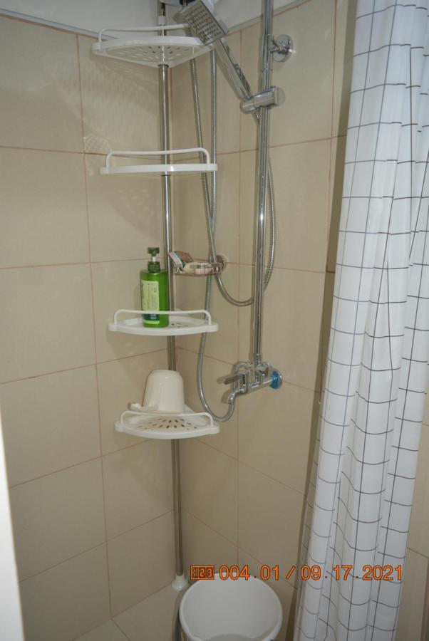 Lovely 2-br W/balcony In Sm-sucat, Paranaque Apartment *