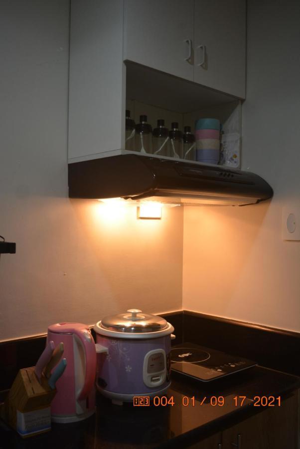 Apartment Lovely 2-br W/balcony In Sm-sucat, Paranaque