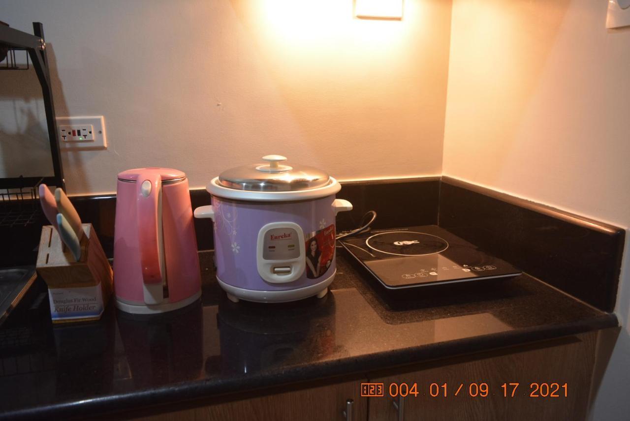 Apartment Lovely 2-br W/balcony In Sm-sucat, Paranaque