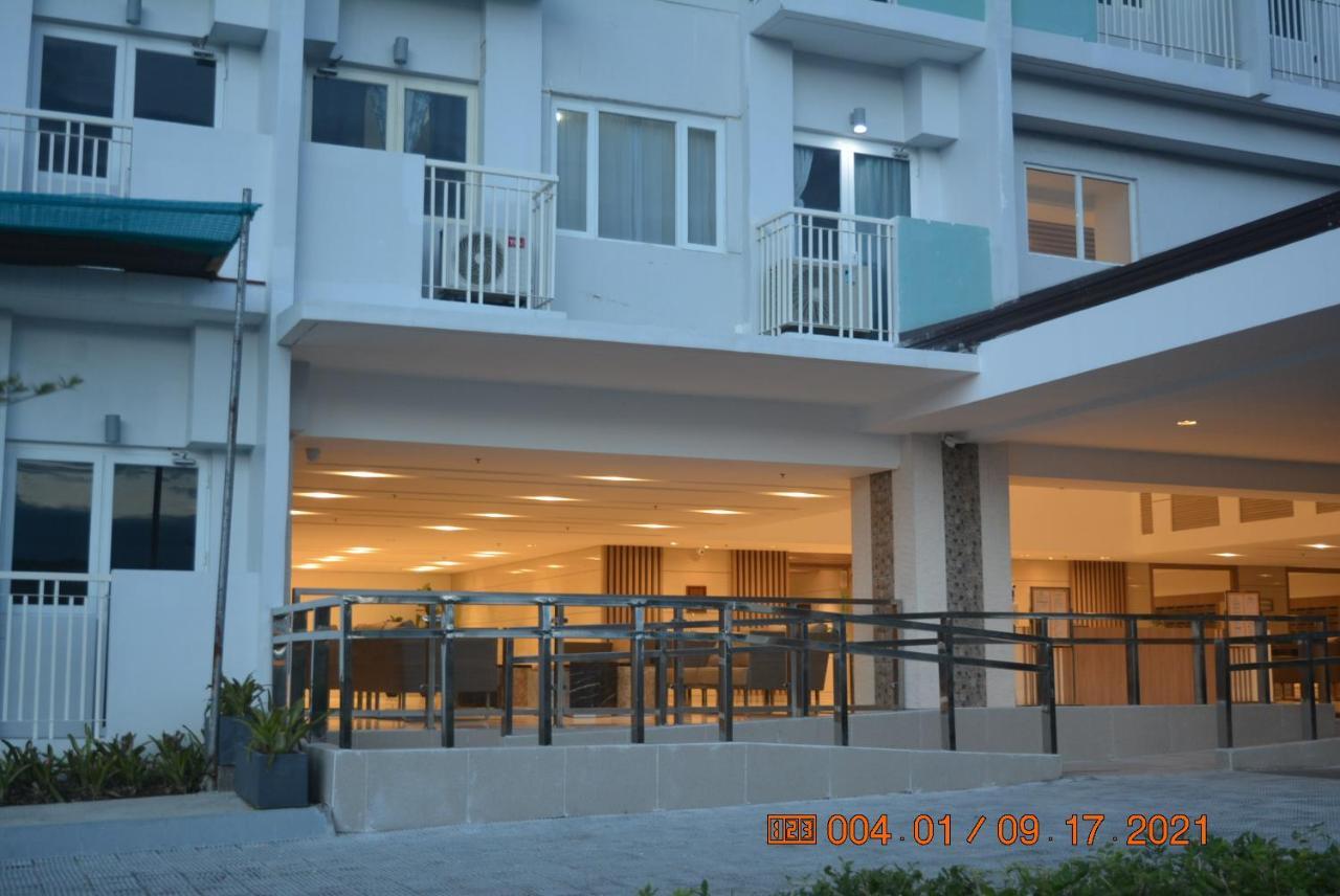 Lovely 2-br W/balcony In Sm-sucat, Paranaque