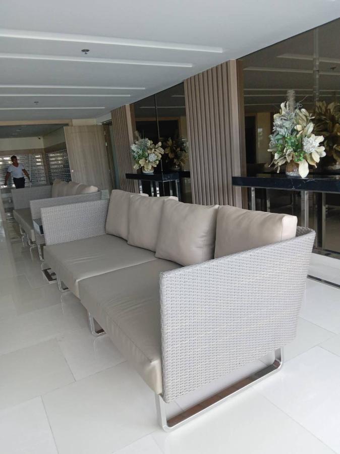 Apartment Lovely 2-br W/balcony In Sm-sucat, Paranaque Manila