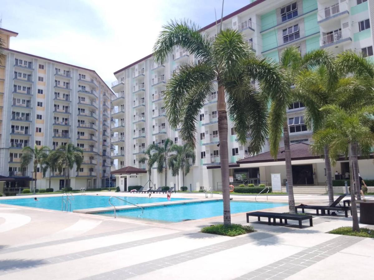Apartment Lovely 2-br W/balcony In Sm-sucat, Paranaque