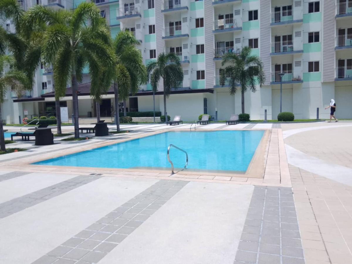 Apartment Lovely 2-br W/balcony In Sm-sucat, Paranaque Manila
