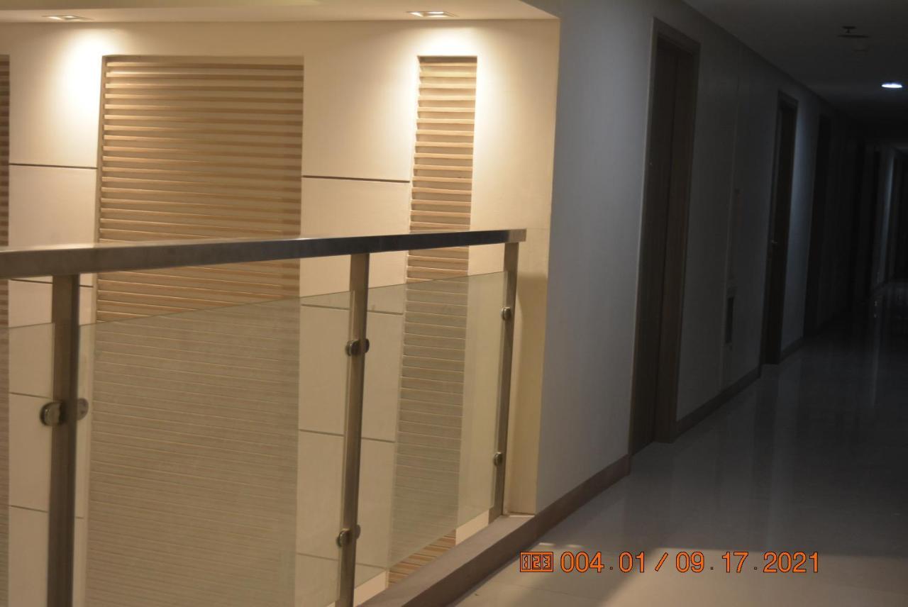 Lovely 2-br W/balcony In Sm-sucat, Paranaque *