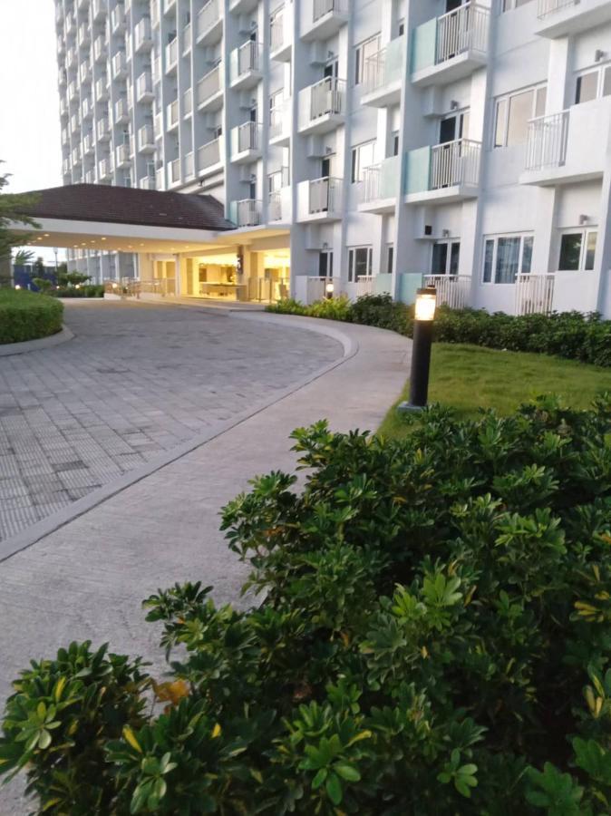 Lovely 2-br W/balcony In Sm-sucat, Paranaque