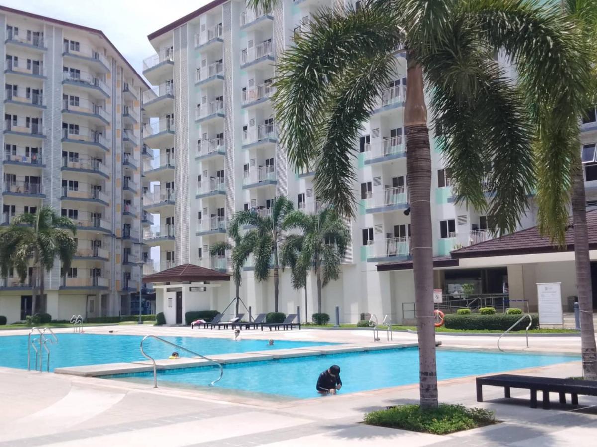 Lovely 2-br W/balcony In Sm-sucat, Paranaque