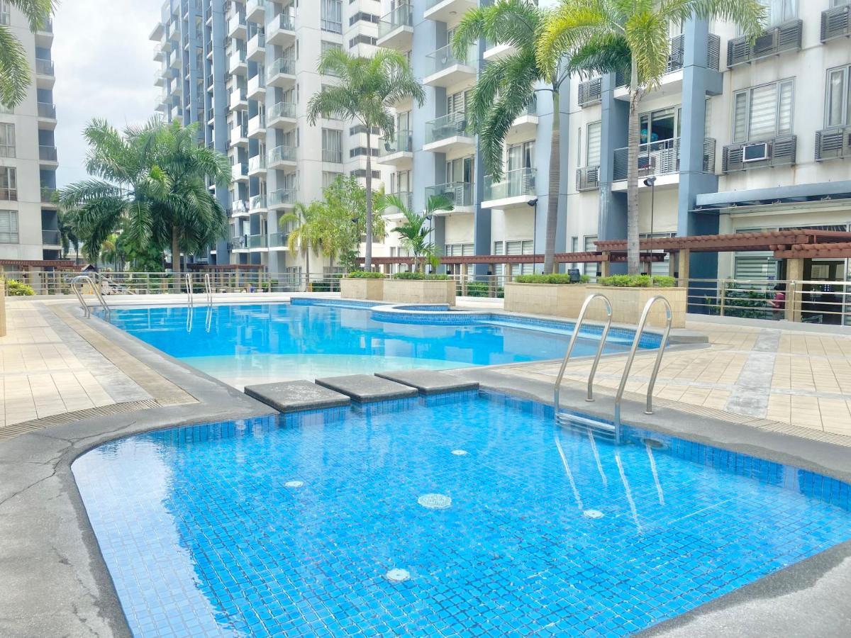 Big Studio Across Naia T3 Near Resorts World With Wifi Manila