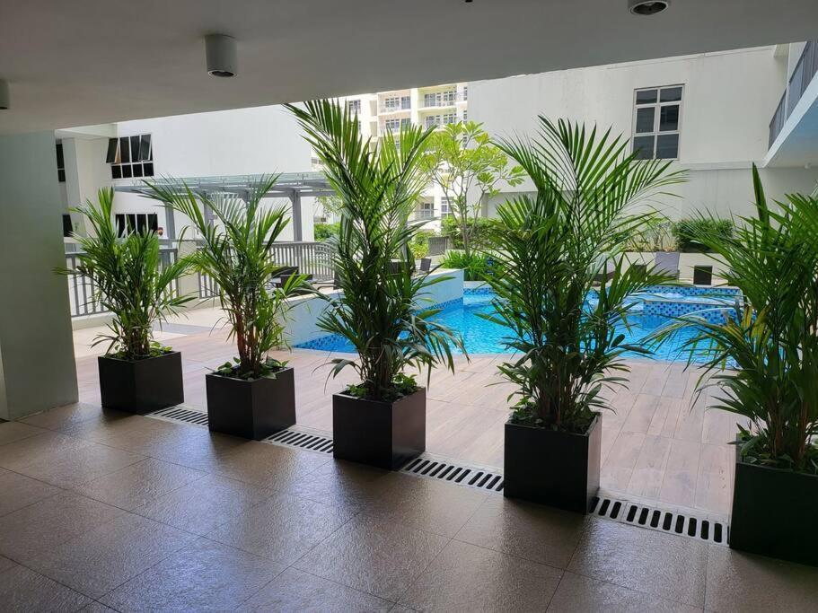 Luxury @ Bgc Sleeps 6 Comfortably Fast Wifi Pool! Apartamento Manila