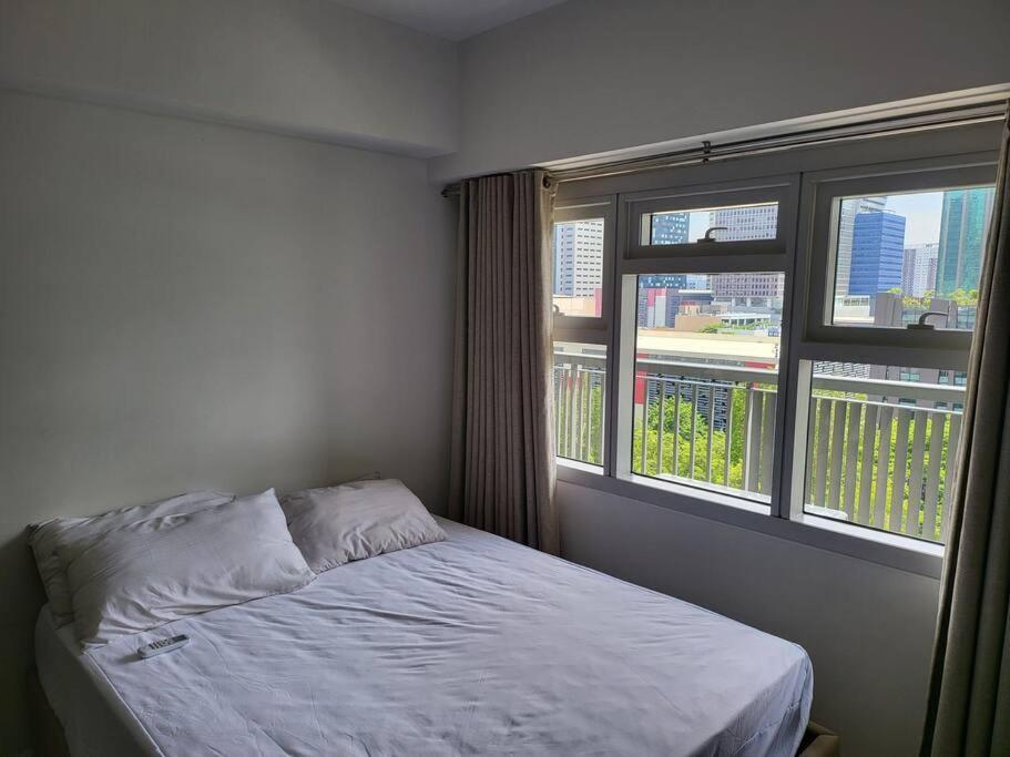 Luxury @ Bgc Sleeps 6 Comfortably Fast Wifi Pool! Apartamento *