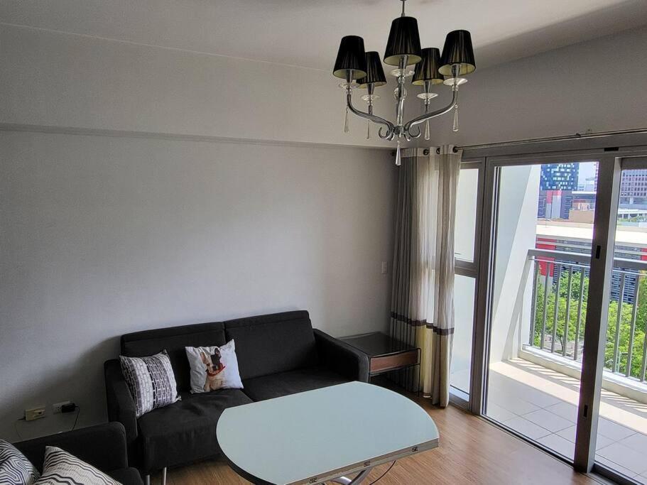 Apartamento Luxury @ Bgc Sleeps 6 Comfortably Fast Wifi Pool!