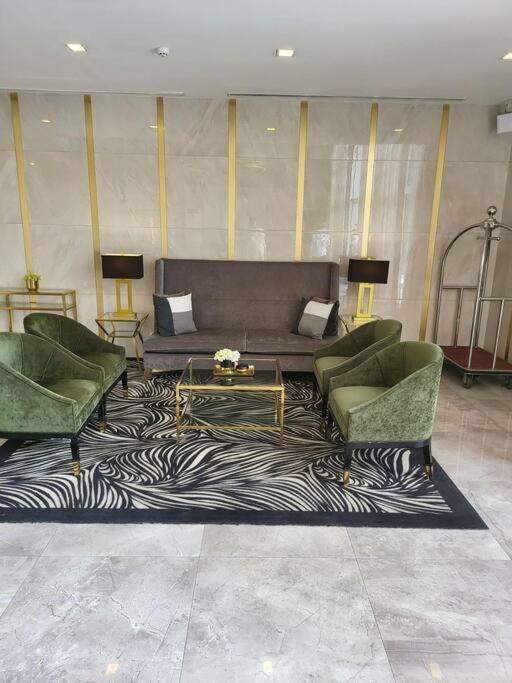 Apartamento Luxury @ Bgc Sleeps 6 Comfortably Fast Wifi Pool! *