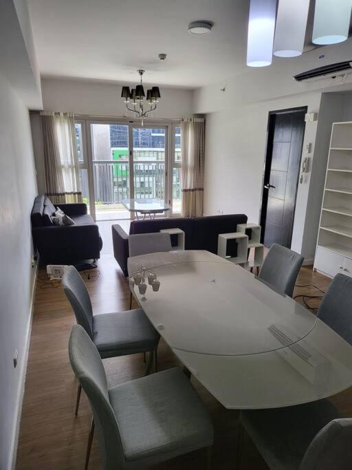 Apartamento Luxury @ Bgc Sleeps 6 Comfortably Fast Wifi Pool!