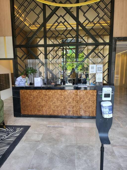 Luxury @ Bgc Sleeps 6 Comfortably Fast Wifi Pool! Apartamento Manila