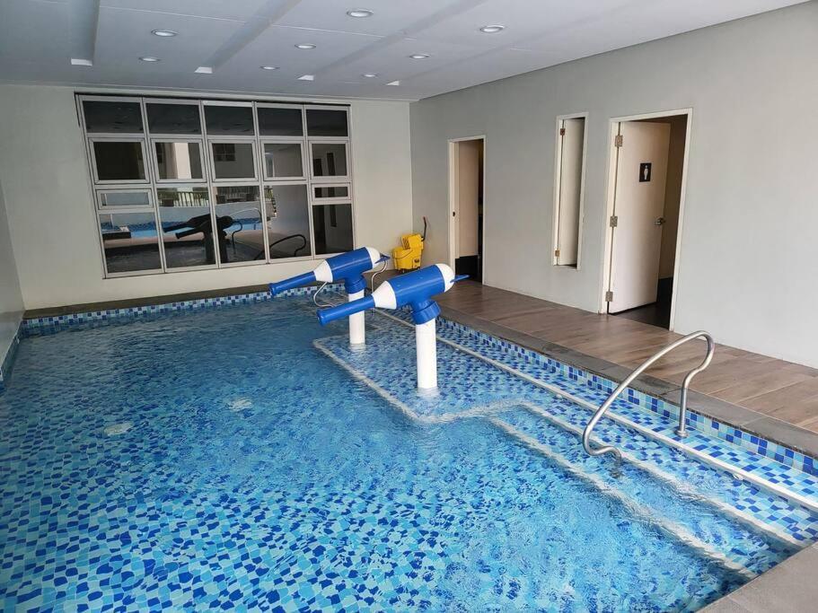 Luxury @ Bgc Sleeps 6 Comfortably Fast Wifi Pool! Apartamento *