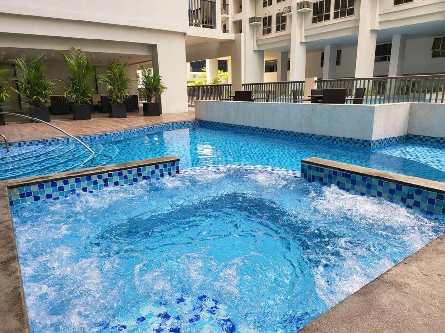 Apartamento Luxury @ Bgc Sleeps 6 Comfortably Fast Wifi Pool! Manila