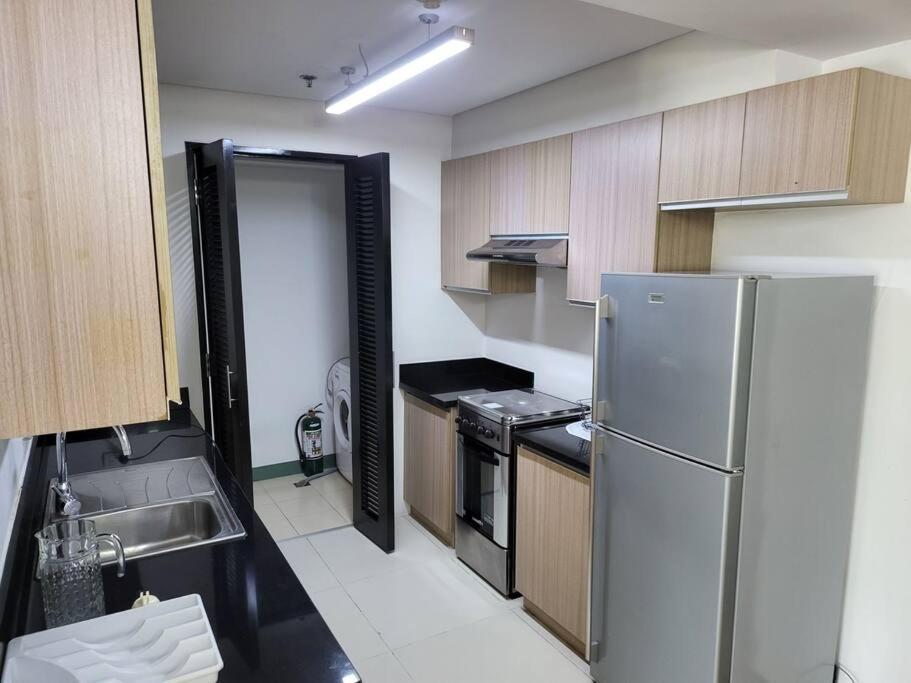 Luxury @ Bgc Sleeps 6 Comfortably Fast Wifi Pool! * Manila