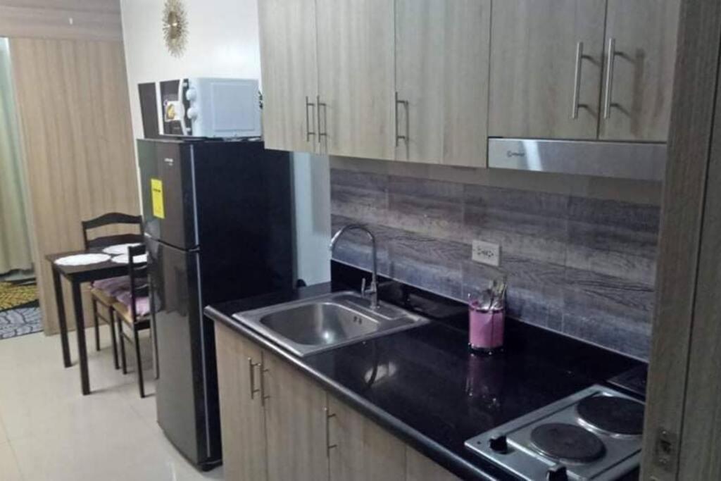 Moa Shore 2 1br With Balcony Wifi Netflix Pool 4pax * Manila