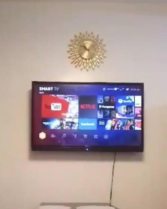 Moa Shore 2 1br With Balcony Wifi Netflix Pool 4pax * Manila