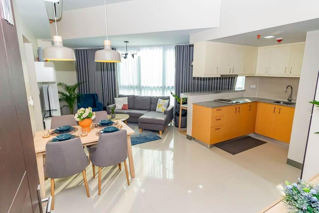 At Uptown Parksuites Ii Uptown Bgc * Manila