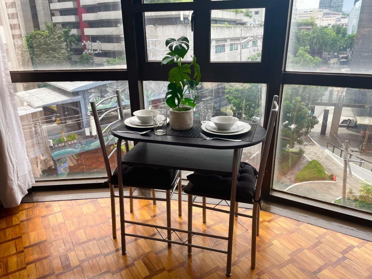 Chic & Bright Studio Across Greenbelt * Manila