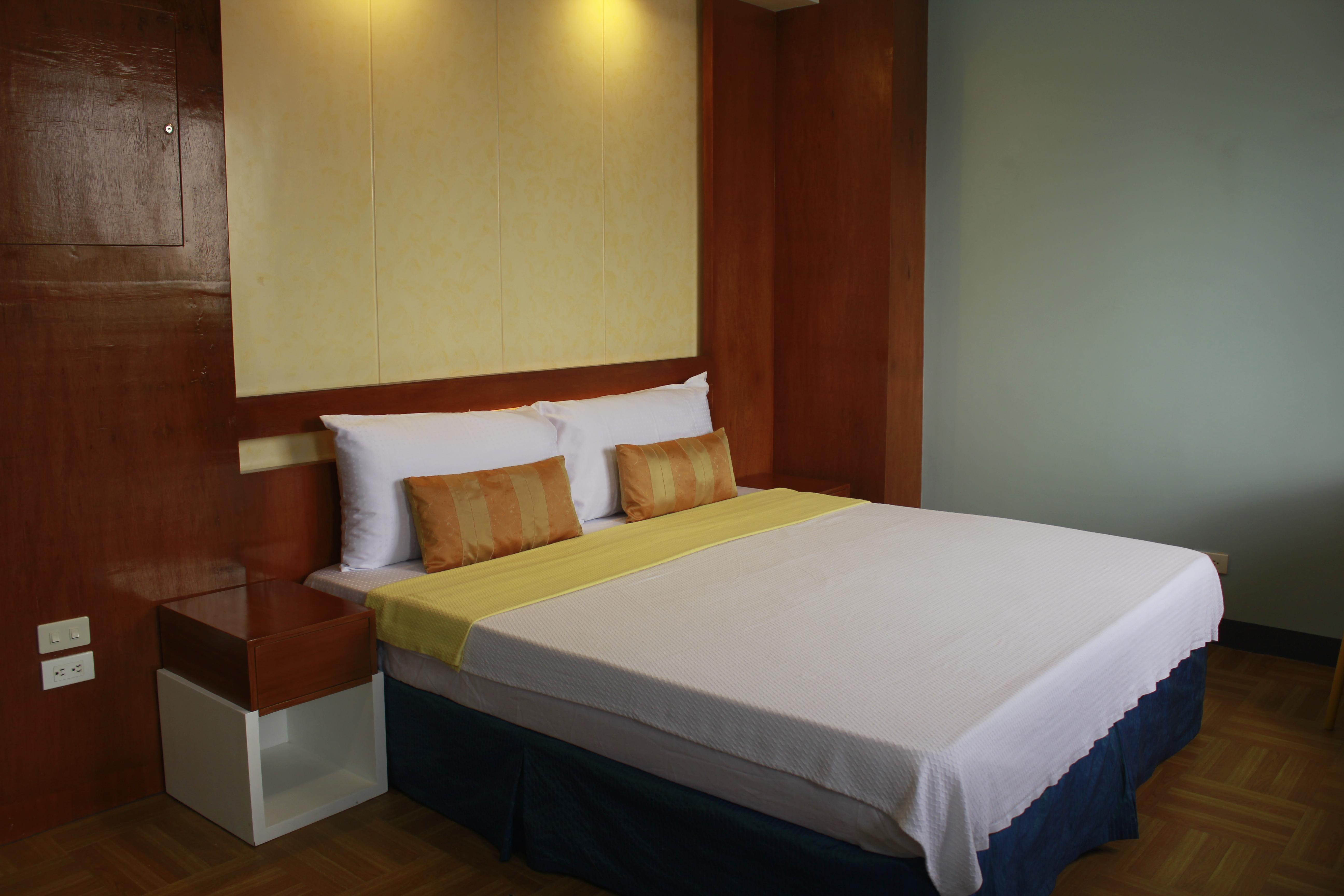 Leesons Residences Hotel