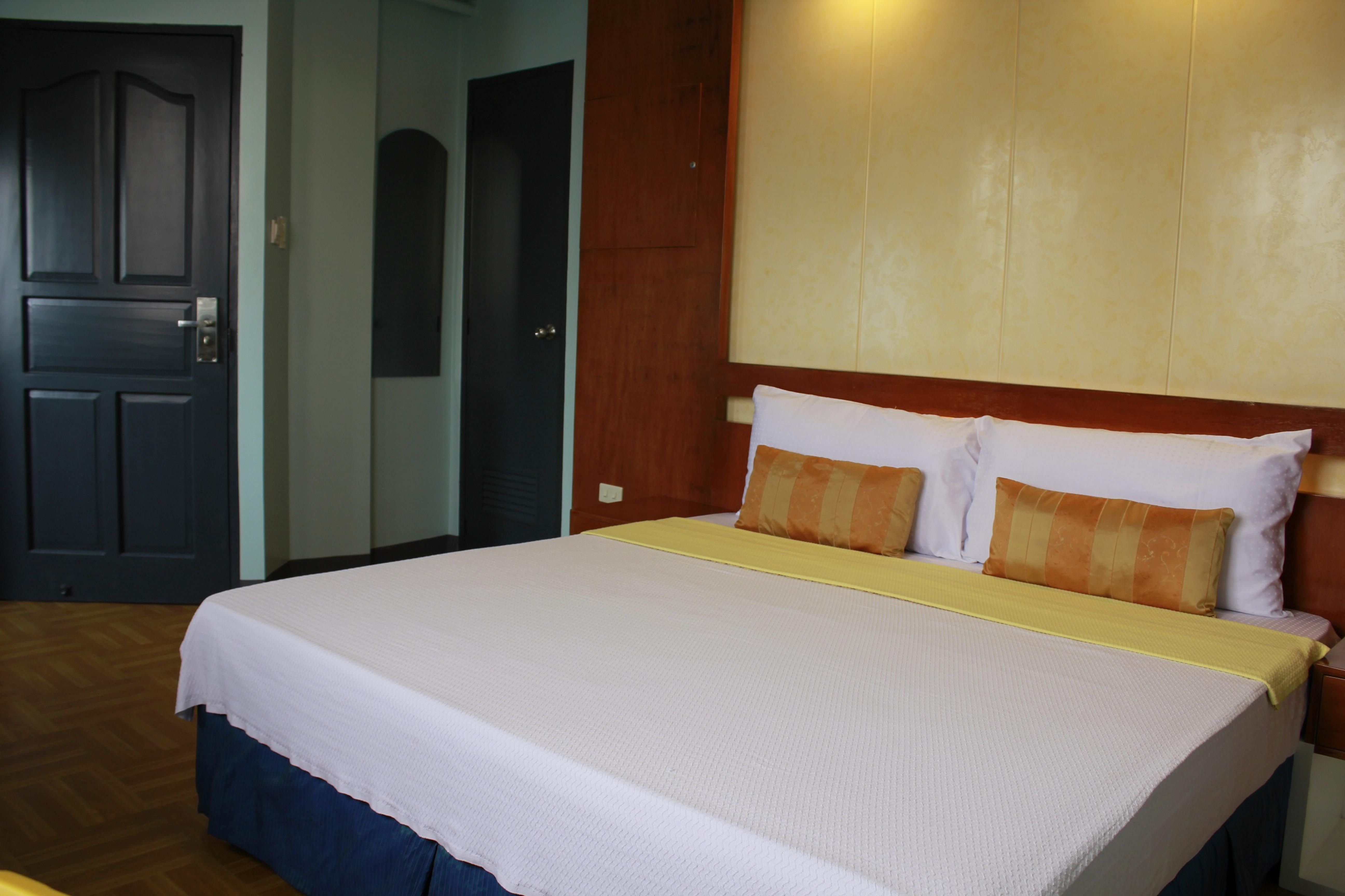 Leesons Residences Hotel