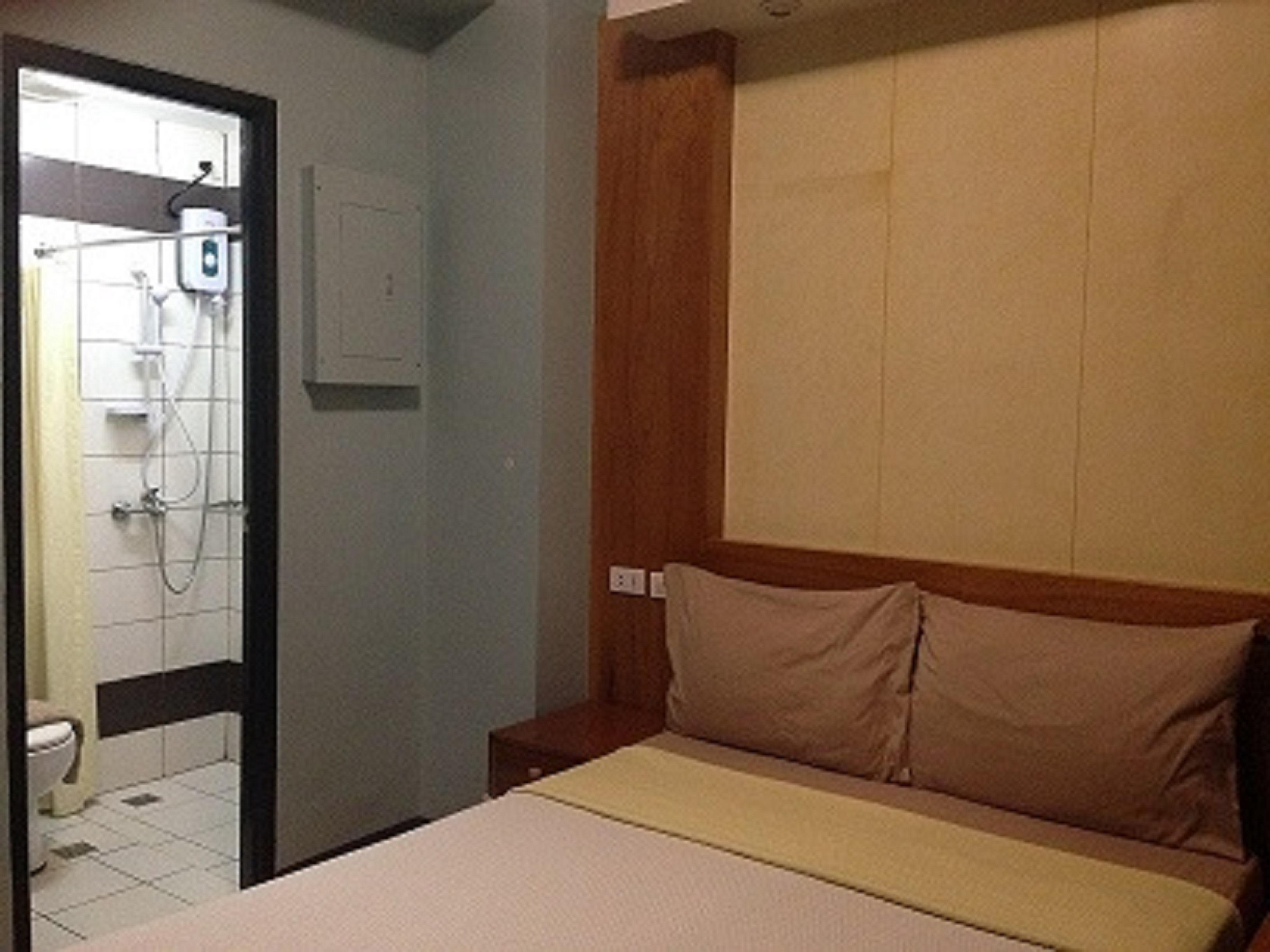 Leesons Residences 2* Manila