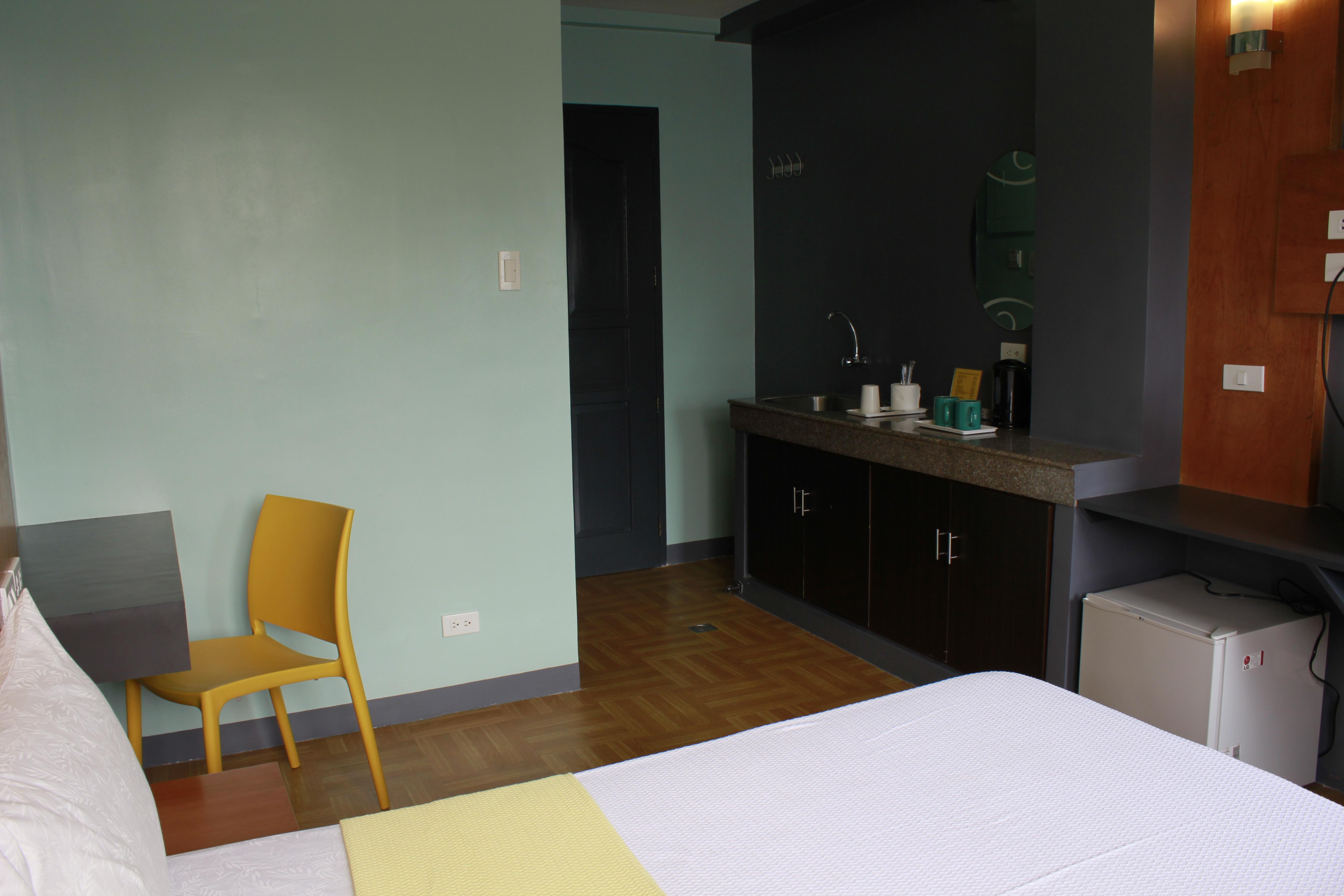 Leesons Residences Hotel