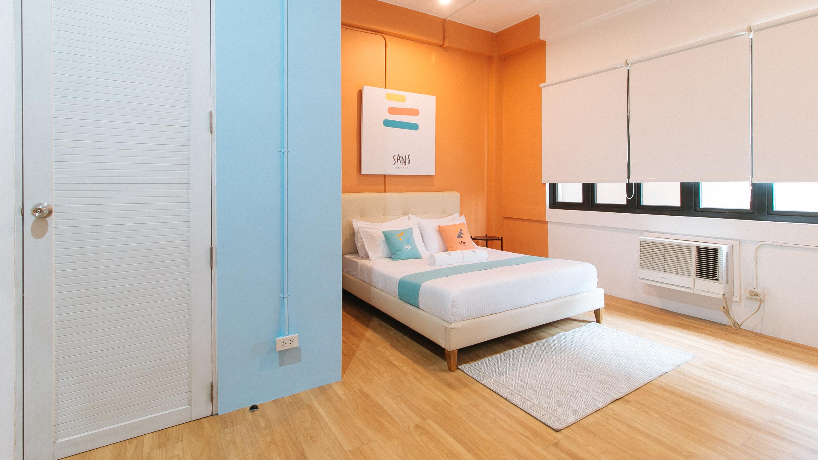 Sans Laperal Hotel 3*